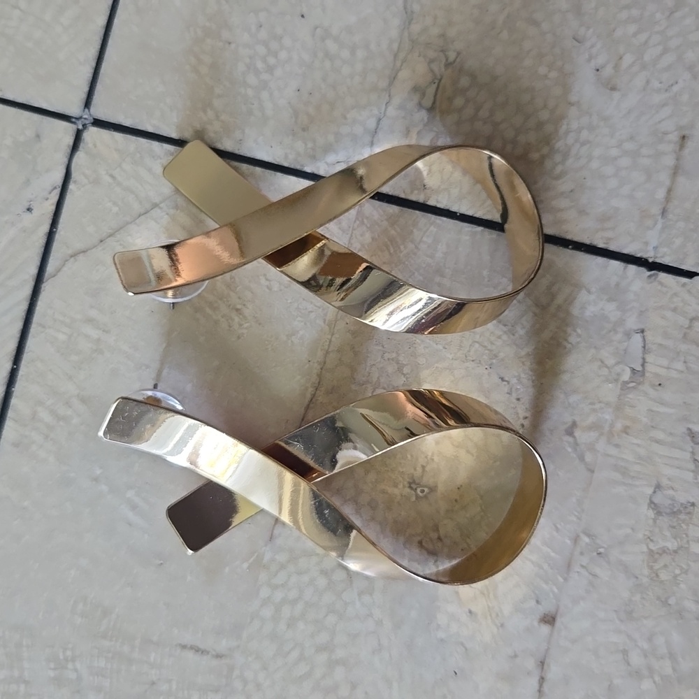 Goldone abstract graphic 3-D earrings